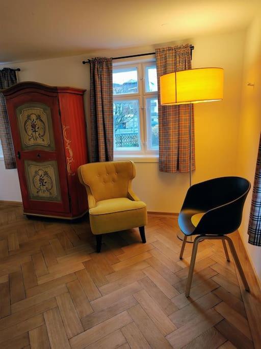 Ferienwohnung Resl - Geschmackvoll Renoviert & Zentral Im Historischen Schindelhaus Oberstaufen Exterior photo